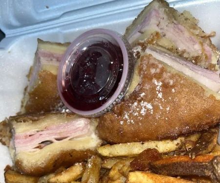 In Between the Buns (Food Truck)