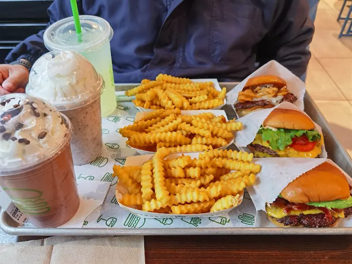 Shake Shack Downtown Houston Picture 3