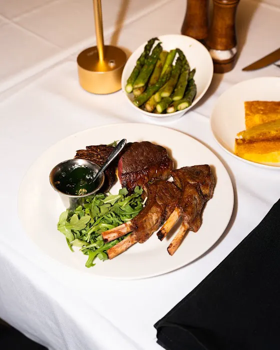 The Clock Steak & Lounge Picture 4
