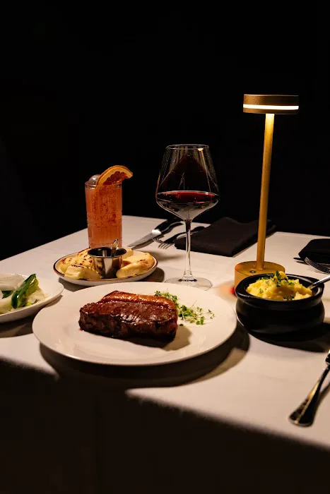 The Clock Steak & Lounge Picture 7