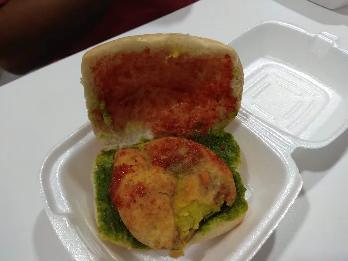 Deli Deluxe Picture 5