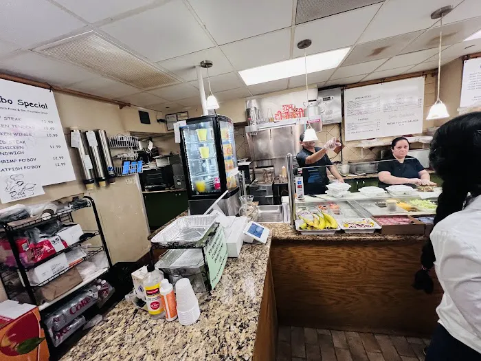 Deli Deluxe Picture 4