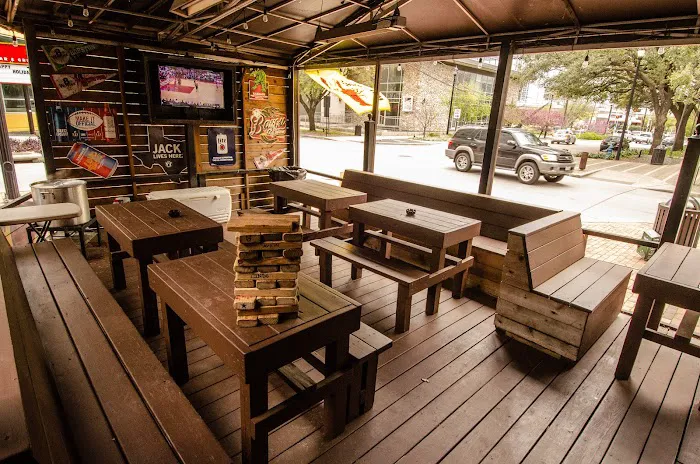 Christian's Tailgate Bar & Grill Picture 2