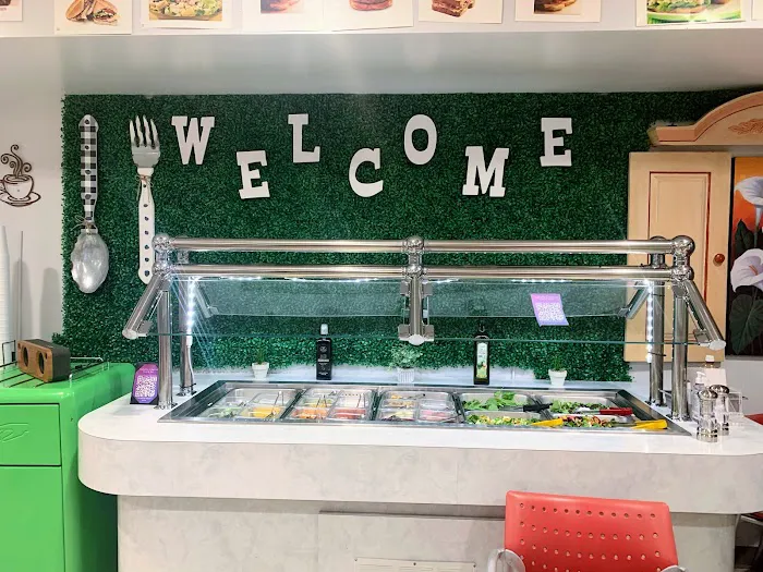Isabella’s Snack Bar & Deli Picture 2