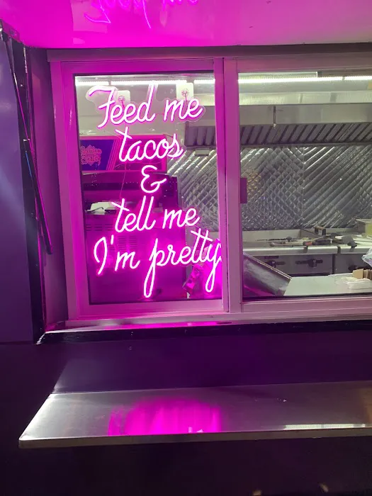 Snack & Glyde (Food Truck) Picture 3