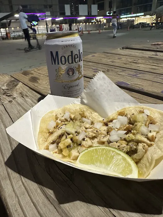 Snack & Glyde (Food Truck) Picture 8