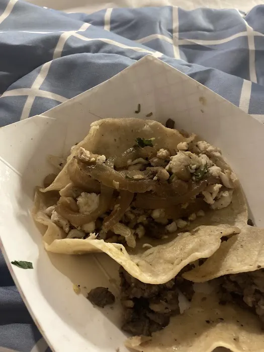 Tacos y Pupusas Express (Food Truck) Picture 1