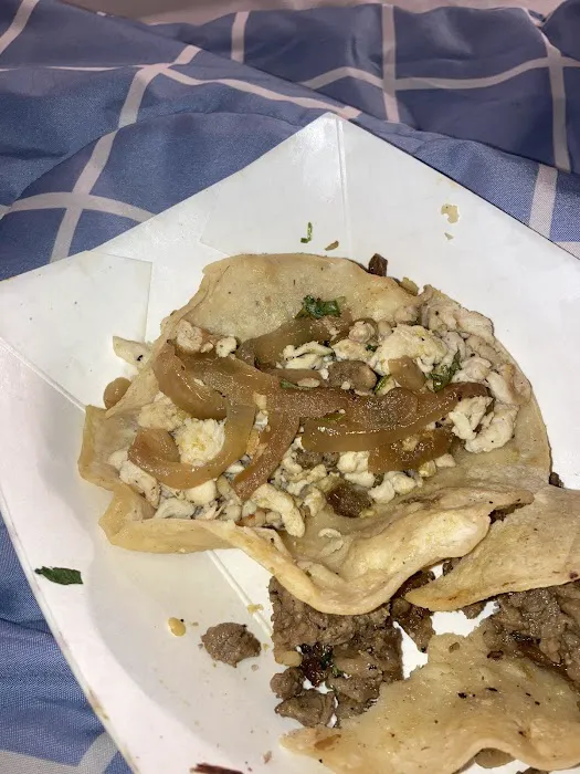 Tacos y Pupusas Express (Food Truck) Picture 2