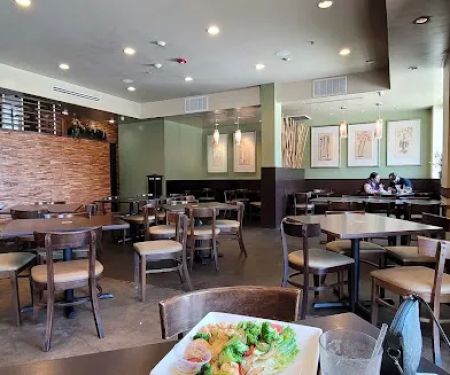 Mai's Restaurant