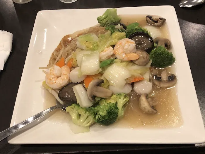 Mai's Restaurant Picture 3