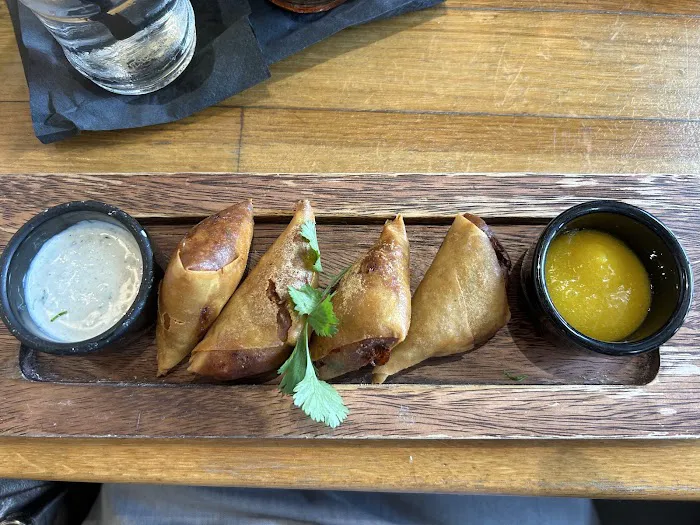 Traveler's Table Picture 7