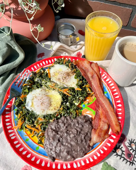 Vargas Morning Bloom Cafe Picture 10