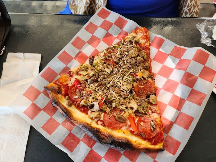 Luigi's Pizzeria - Midtown Picture 9
