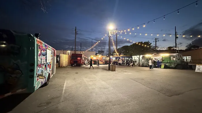 4501 Almeda Food & Entertainment Picture 4