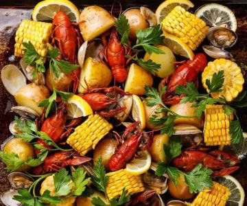 Best Places for Seafood Boils and Clambakes Across the U.S.