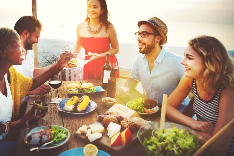How to Eat Out Without Breaking Your Diet