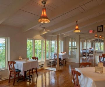 10 Romantic Places to Eat in Milwaukee Right Now